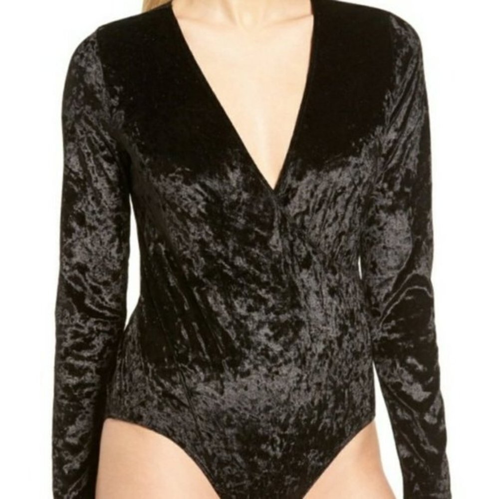 NWT Trouve velvet black V-neck body suit size S (130)